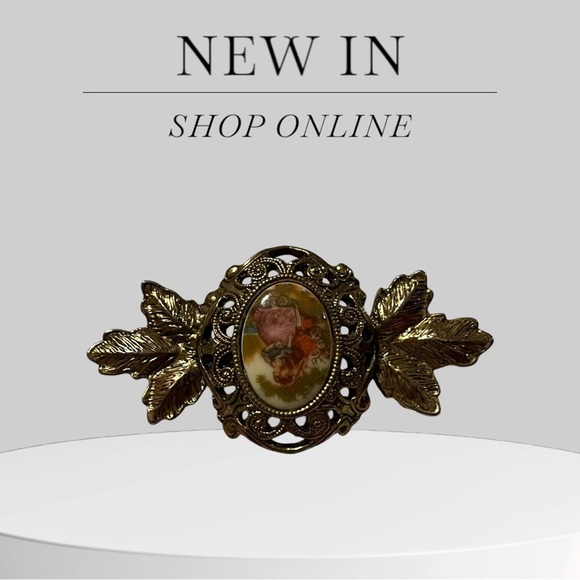 Vintage Gold Brooch with Artistic Centerpiece - Picture 5 of 8